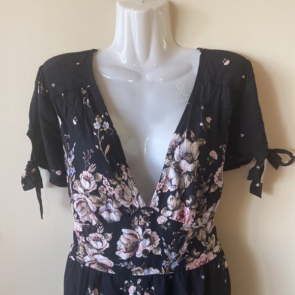 Xhilaration deep V-neck Floral romper, Medium black - Picture 2 of 7